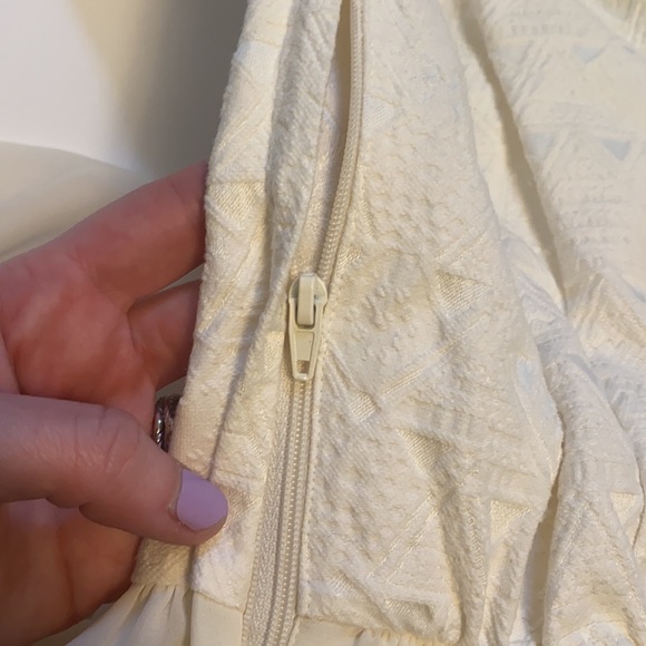 Ivory H&M Divided feminine textured dress size 4 - Picture 5 of 6